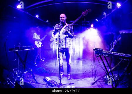 Mailand Italien. 28. Februar 2023 Die kanadische Band PREOCCUPATIONS tritt während der „Euro 2023 Tour“ live auf der Bühne des Circolo Magnolia auf. Stockfoto