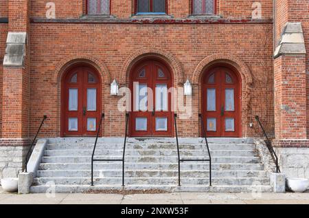 HUDSON, NEW YORK - 24. FEBRUAR 2023: Detail von St. Johns Lutheran Evangelical Church in der Innenstadt. Stockfoto