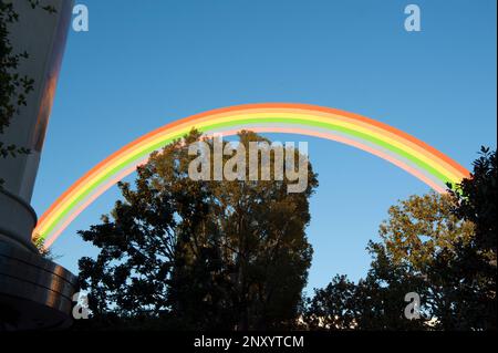 Großer Regenbogen zum Gedenken an den Zauberer von Oz im Sony Pictures Studio, ehemals MGM, in Culver City, Kalifornien Stockfoto