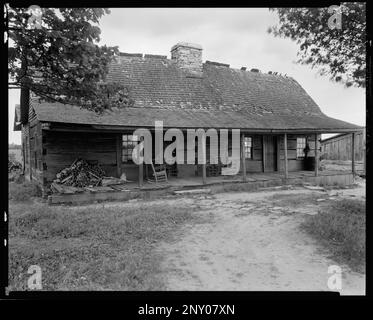 Gregg Log Cabin, Blowing Rock vic, Caldwell County, North Carolina. Carnegie Survey of the Architecture of the South (Carnegie-Umfrage zur Architektur des Südens). USA, North Carolina, Caldwell County, Blowing Rock vic, Häuser, Veranden, Holzgebäude. Stockfoto