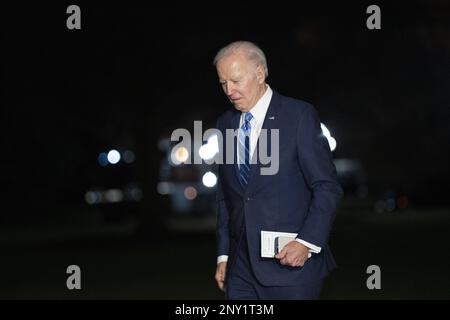 Washington, Usa. 01. März 2023. Präsident Joe Biden kehrt ins Weiße Haus in Washington zurück, nachdem er am 1. März 2023 in Baltimore, Maryland, auf der Konferenz zu Fragen des demokratischen Kaukasus gesprochen hat. Foto: Chris Kleponis/UPI Credit: UPI/Alamy Live News Stockfoto