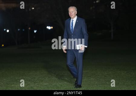 Washington, Usa. 01. März 2023. Präsident Joe Biden kehrt ins Weiße Haus in Washington zurück, nachdem er am 1. März 2023 in Baltimore, Maryland, auf der Konferenz zu Fragen des demokratischen Kaukasus gesprochen hat. Foto: Chris Kleponis/UPI Credit: UPI/Alamy Live News Stockfoto