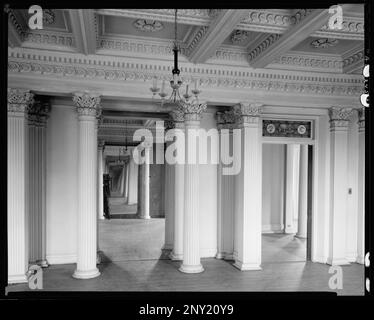 Gaineswood, Demopolis, Marengo County, Alabama. Carnegie Survey of the Architecture of the South (Carnegie-Umfrage zur Architektur des Südens). Vereinigte Staaten, Alabama, Marengo County, Demopolis, Innenräume, Schränke, Decken, Spiegel, Beleuchtungskörper, Säulen, Großbuchstaben, Spalten . Stockfoto