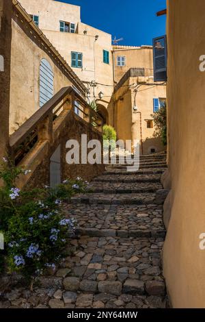 Mittelalterliches Bergdorf an der Küste, Pigna, nahe LIle-Rousse, Balagne, Departement Haute-Corse, Korsika, Mittelmeer, Frankreich Stockfoto