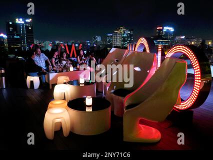Dachbar Glow, Ho-Chi-Minh-Stadt, Vietnam Stockfoto