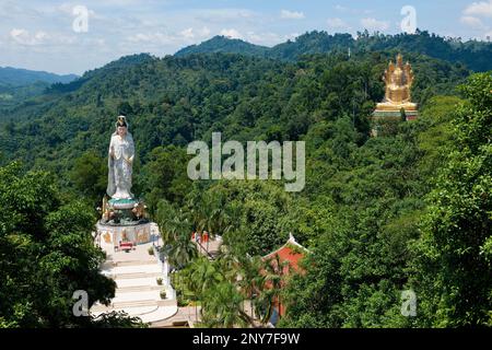 Guanyin-Statue, Guan Yin, Kuanyin, Bodhisattva, chinesische und buddhistische heilige, Göttin der Barmherzigkeit, Wat Bang Riang, buddhistischer Tempel, Thap Put, Amphoe-Hap Stockfoto