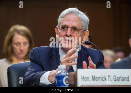 Washington, Usa. 01. März 2023. US-Generalstaatsanwalt Merrick Garland erscheint vor einem Senatskomitee der Anhörung zur gerichtlichen Aufsicht, um das Justizministerium im Hart Senate Office Building in Washington, DC, USA, am Mittwoch, den 1. März 2023 zu untersuchen. Foto: Rod Lamkey/CNP/ABACAPRESS.COM Kredit: Abaca Press/Alamy Live News Stockfoto