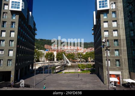 Bilbao, Spanien - 02. August 2022: Blick auf die Isozaki Atea Towers Stockfoto