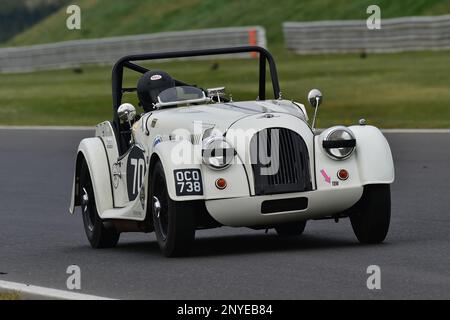 Alan House, Morgan Plus 4, HSCC Historic Road Sports Championship, 20 Minuten Rennsport mit Produktionssportarten und GT-Autos, die gebaut wurden Stockfoto