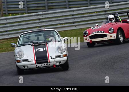 Andrew Walton, Porsche 911, Richard Disbrow, Turner Mk2, HSCC Historic Road Sports Championship, 20 Minuten Rennsport mit Produktionssport Stockfoto