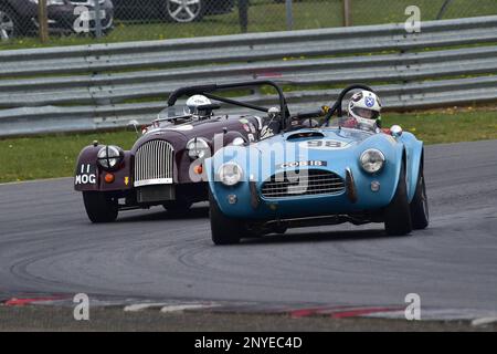 Kevin Kivlochan, AC Cobra, Richard Plant, Morgan Plus 8, HSCC Historic Road Sports Championship, 20 Minuten Rennsport mit Produktionssport Stockfoto