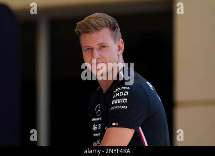 Mercedes Reservetreiber Mick Schumacher während des Vorbereitungstags vor dem Bahrain Grand Prix auf der Bahrain International Circuit, Sakhir. Foto: Donnerstag, 2. März 2023. Stockfoto