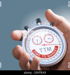 Hand hält eine konzeptionelle Stoppuhr mit dem Akronym TTM Time To Market mit Kopierbereich. Stockfoto
