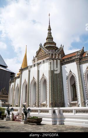 Phra Viharn Yod Tempel im Grand Palace Komplex in Bangkok. Das Gebäude dient als Kapelle für buddhistische Mönche. Stockfoto