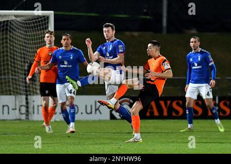Nathan Sheron vom Oldham Athletic Association Football Club während des Spiels der Vanarama National League zwischen Barnet und Oldham Athletic im Underhill Stadium, London, am Dienstag, den 28. Februar 2023. (Foto: Eddie Garvey | MI News) Kredit: MI News & Sport /Alamy Live News Stockfoto