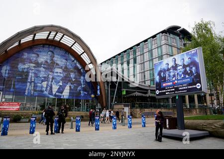 Aktenfoto vom 1-05-2022, von Einer allgemeinen Ansicht außerhalb des Schmelztiegels, Sheffield. Die diesjährige Snooker-Weltmeisterschaft im Schmelztiegel findet im Schatten einer unabhängigen Disziplinaranhörung statt, an der die 10 Spieler teilnehmen, die derzeit wegen Spielabsprachen gesperrt sind. Ausgabedatum: Donnerstag, 2. März 2023. Stockfoto