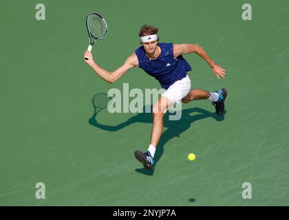 Dubai, VAE, 2. März 2023. Deutscher Tennisspieler Alexander Zverev in Aktion beim Dubai Duty Free Tennis Championships Turnier im Dubai Duty Free Tennis Stadium am Donnerstag, den 2. März 202., © Juergen Hasenkopf / Alamy Live News Stockfoto