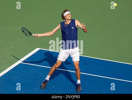 Dubai, VAE, 2. März 2023. Deutscher Tennisspieler Alexander Zverev in Aktion beim Dubai Duty Free Tennis Championships Turnier im Dubai Duty Free Tennis Stadium am Donnerstag, den 2. März 202., © Juergen Hasenkopf / Alamy Live News Stockfoto