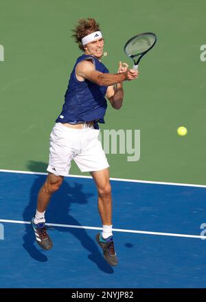 Dubai, VAE, 2. März 2023. Deutscher Tennisspieler Alexander Zverev in Aktion beim Dubai Duty Free Tennis Championships Turnier im Dubai Duty Free Tennis Stadium am Donnerstag, den 2. März 202., © Juergen Hasenkopf / Alamy Live News Stockfoto