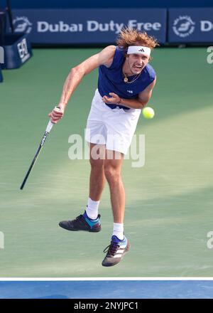 Dubai, VAE, 2. März 2023. Deutscher Tennisspieler Alexander Zverev in Aktion beim Dubai Duty Free Tennis Championships Turnier im Dubai Duty Free Tennis Stadium am Donnerstag, den 2. März 202., © Juergen Hasenkopf / Alamy Live News Stockfoto