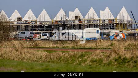 BOXTEL - in einem Wohngebiet im Bau befindliche Häuser. Die Provinz Nordbrabant gewährt vorübergehend keine Genehmigungen mehr für Projekte in den Bereichen Infrastruktur, Landwirtschaft, Industrie, Wohnungsbau und Nachhaltigkeit, wenn sie Stickstoffeffekte in Natura2000 Gebieten haben. ANP ROBIN VAN LONKHUIJSEN niederlande raus - belgien raus Stockfoto