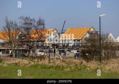 BOXTEL - in einem Wohngebiet im Bau befindliche Häuser. Die Provinz Nordbrabant gewährt vorübergehend keine Genehmigungen mehr für Projekte in den Bereichen Infrastruktur, Landwirtschaft, Industrie, Wohnungsbau und Nachhaltigkeit, wenn sie Stickstoffeffekte in Natura2000 Gebieten haben. ANP ROBIN VAN LONKHUIJSEN niederlande raus - belgien raus Stockfoto