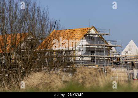 BOXTEL - in einem Wohngebiet im Bau befindliche Häuser. Die Provinz Nordbrabant gewährt vorübergehend keine Genehmigungen mehr für Projekte in den Bereichen Infrastruktur, Landwirtschaft, Industrie, Wohnungsbau und Nachhaltigkeit, wenn sie Stickstoffeffekte in Natura2000 Gebieten haben. ANP ROBIN VAN LONKHUIJSEN niederlande raus - belgien raus Stockfoto