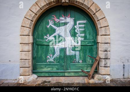 Emblem oder Maskottchen der Stadt. Detail der Tür, Fassade des Landeszeughauses (Zeughaus oder Arsenal), vom Landhaushof Innenhof, Graz, Österreich Stockfoto