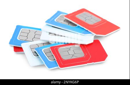Stapel verschiedener SIM-Karten auf weißem Hintergrund Stockfoto