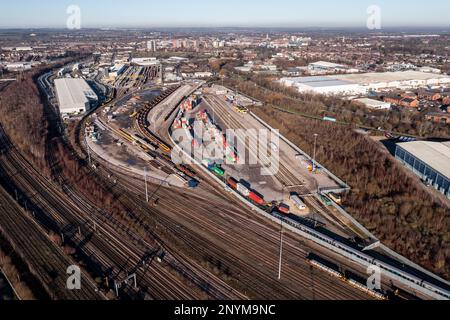 Luftaufnahme der Eisenbahnindustrie in Doncaster mit Railport for Intermodal Shipping Containers neben HS2 Woodyard und Hitachi Depot Stockfoto