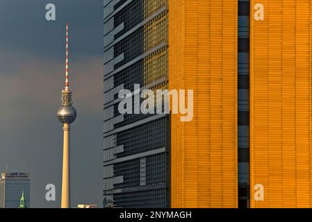 Fernsehturm und Renzo Piano Turm. Berlin. Deutschland Stockfoto