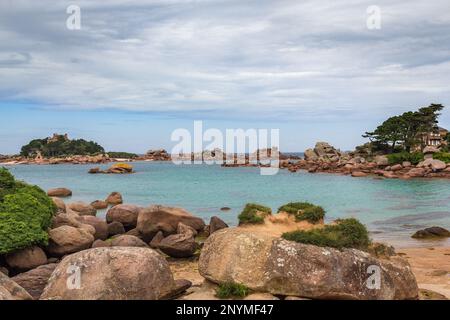 Landschaft der rosafarbenen Granitküste in der französischen bretagne Stockfoto