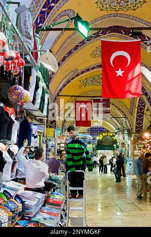 Verkäufer im großen Basar, Istanbul, Türkei Stockfoto