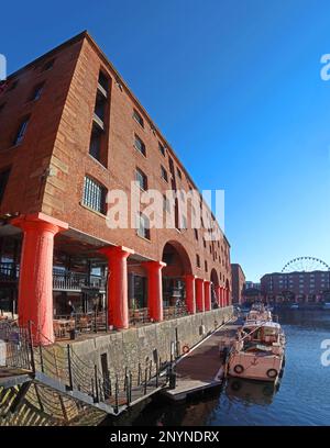 Säulen und Lagerhäuser des Royal Albert Dock Complex 1846 in Liverpool, Merseyside, England, UK, L3 4AF Stockfoto