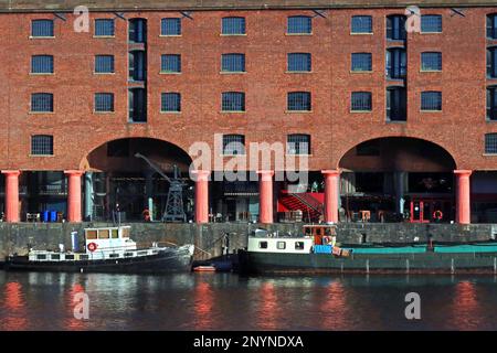 Säulen und Lagerhäuser des Royal Albert Dock Complex 1846 in Liverpool, Merseyside, England, UK, L3 4AF Stockfoto
