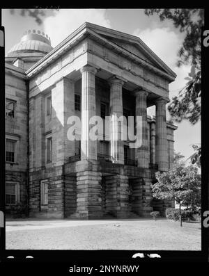 State Capitol, Raleigh, Wake County, North Carolina. Carnegie Survey of the Architecture of the South (Carnegie-Umfrage zur Architektur des Südens). United States North Carolina Wake County Raleigh, Capitols, Columns, Domes, Porticoes, Veranden. Stockfoto