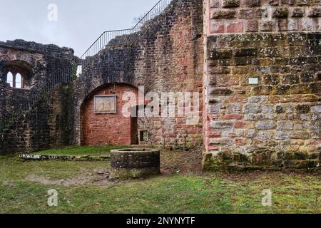 Ruinen von Hinterburg, auch Alt-Schadeck Schloss, in der Stadt Neckarsteinach, Stadt der vier Schlösser, Hessen, Deutschland, Europa. Stockfoto