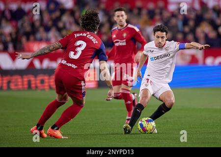 Sevilla, Spanien. 26., Februar 2023. Jesus Navas (16) des FC Sevilla während des Spiels LaLiga Santander zwischen dem FC Sevilla und Osasuna im Estadio Ramon Sanchez Pizjuan in Sevilla. (Foto: Gonzales Photo - Jesus Ruiz Medina). Stockfoto