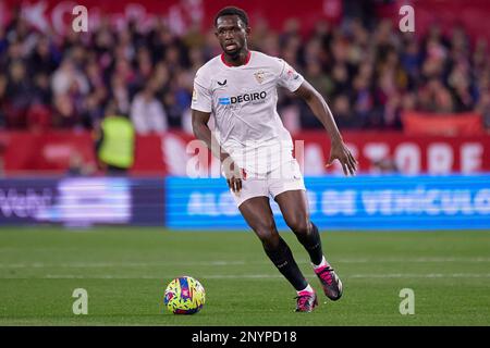 Sevilla, Spanien. 26., Februar 2023. Tanguy Nianzou (14) des FC Sevilla, der während des Spiels LaLiga Santander zwischen dem FC Sevilla und Osasuna im Estadio Ramon Sanchez Pizjuan in Sevilla gesehen wurde. (Foto: Gonzales Photo - Jesus Ruiz Medina). Stockfoto