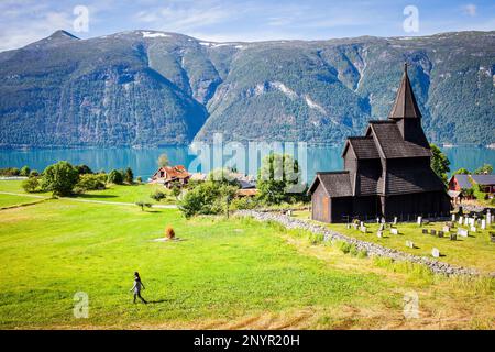 Urnes Stabkirche Kirche am Lustrafjord Fjord, Zweig des Fjordes Sognefjord, Europas älteste Stabkirche, Sogn Fjordane, Norwegen, Europa. Stockfoto