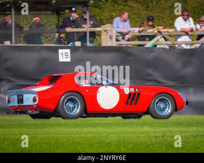 1964 Ferrari 250 LM auf der Goodwood Revival 2022, West Sussex, großbritannien Stockfoto