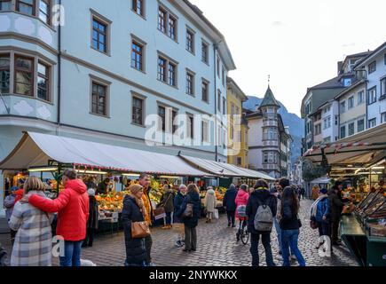 Marktstände auf der Piazza delle Erbe, Bozen, Italien (Bozen) Stockfoto