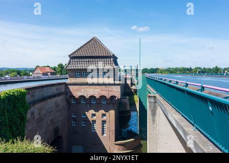 Minden: Alte und neue Brücke des Mittellandkanals am Minden Aqueduct (Wasserstraßenkreuz Minden) in Teutoburger Wald, Nordrhein-Westfalen, Nordrhein-We Stockfoto
