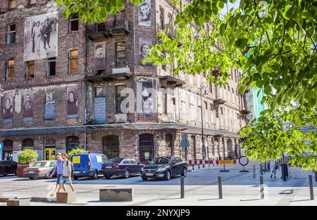 Einer der letzten verbliebenen Häuser des Warschauer Ghettos am Plac Grzybowski Platz und entlang der Ulica Prozna Straße, Warschau Polen Stockfoto