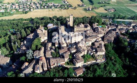 Blick aus der Vogelperspektive auf das Dorf Castell'Arquato: Castell'Arquato, Piacenza, Italien Stockfoto