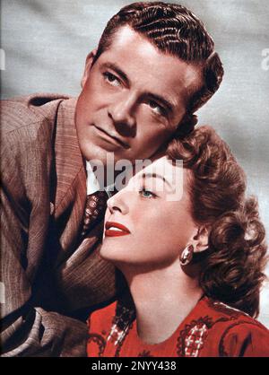 1947 , USA : die Filmschauspielerin JOAN CRAWFORD und DANA ANDREWS in einer Publicity für DAISY KENYON ( L' Amante immortale ) von Otto Preminger , Aus der Geschichte von Elizabeth Janeway - FILM - KINO - Porträt - Rituto - DIVA - DIVINA - Red Lippen - labbra rosse - rossetto - Lippenstift - abbraccio - umarmt - Cravatta - Krawatte - Orechino - Orechini - Ohrringe - Juwelen - gioiello - gioielli - Bijoux - Amanti - Innamorati - Liebhaber --- Archivio GBB Stockfoto