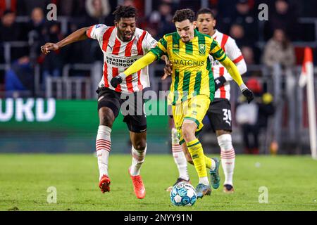 EINDHOVEN, NIEDERLANDE - MÄRZ 2: Malik Sellouki von ADO Den Haag, Ibrahim Sangare von PSV während des Viertelfinalspiels des niederländischen TOTO KNVB Cup zwischen PSV und ADO Den Haag im Phillips Stadion am 2. März 2023 in Eindhoven, Niederlande (Foto von Broer van den Boom/Orange Pictures) Stockfoto