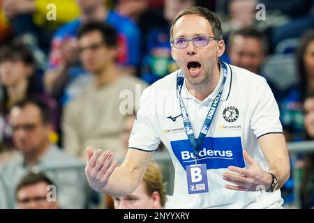 Mannheim, Deutschland. 02. März 2023. Handball: Bundesliga, Rhein-Neckar Löwen - HSG Wetzlar, Matchday 22, SAP Arena. Wetzlars Trainer Hrvoje Horvat Gesten. Kredit: Uwe Anspach/dpa/Alamy Live News Stockfoto