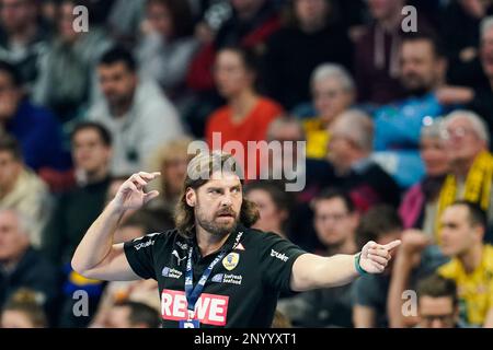 Mannheim, Deutschland. 02. März 2023. Handball: Bundesliga, Rhein-Neckar Löwen - HSG Wetzlar, Matchday 22, SAP Arena. Sebastian Hinze, Trainer des Rhein-Neckar Löwen, Gesten. Kredit: Uwe Anspach/dpa/Alamy Live News Stockfoto