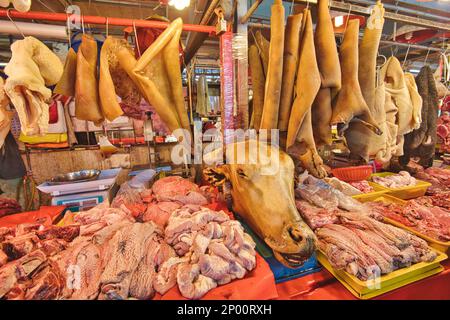 Die Metzgerstände von Chow Kit in Kuala Lumpur Malaysia sind eine wichtige Quelle für preiswerte, frische Produkte für die Einheimischen. Sie spielen eine wesentliche Rolle in Stockfoto